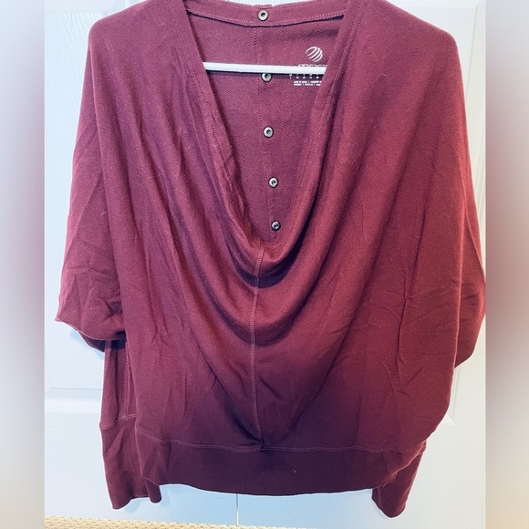 MPG exercise top (size large) - Picture 1 of 6